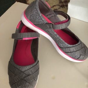 Youth sz 4.5 casual shoes